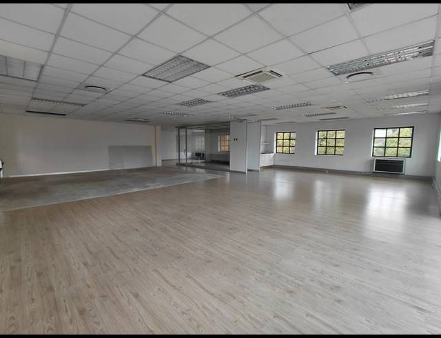 223M² OFFICE TO LET IN LYME PARK